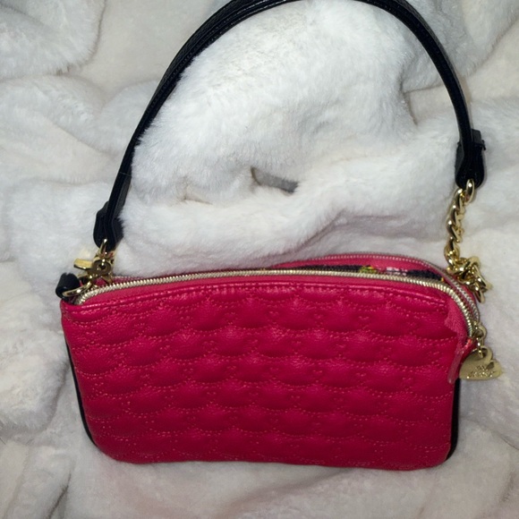 Betsey Johnson Fuchsia Quilted Wristlet shoulder bag with Gold Accents - Picture 5 of 13